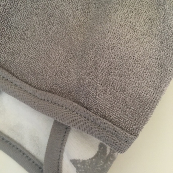 NEW Bath Set Baby Gift 1 Hooded and 1 Bath Towel and 6 Washcloths Gray Bears - Picture 8 of 10